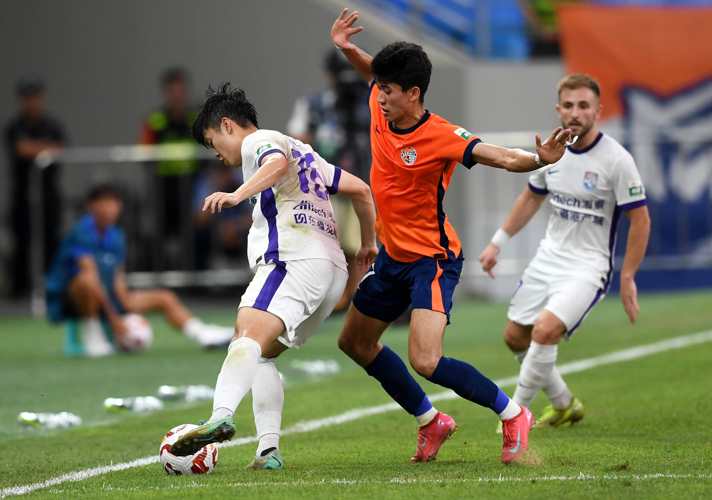 与唐斯在内 与唐斯在内